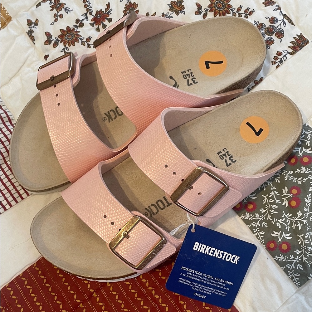 Birkenstock Women’s Light Pearlized Pink Slide Sandals in size 37 (7) - Picture 3 of 8